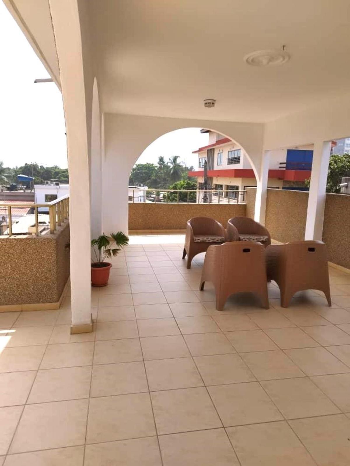 Rosalie'S Suites Lomé Eksteriør bilde