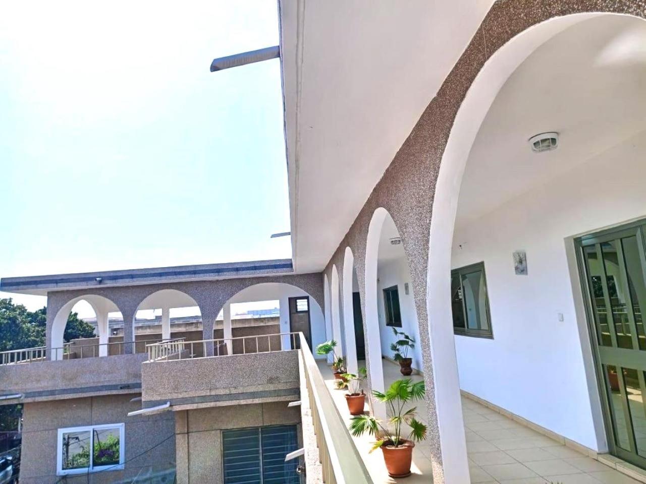 Rosalie'S Suites Lomé Eksteriør bilde