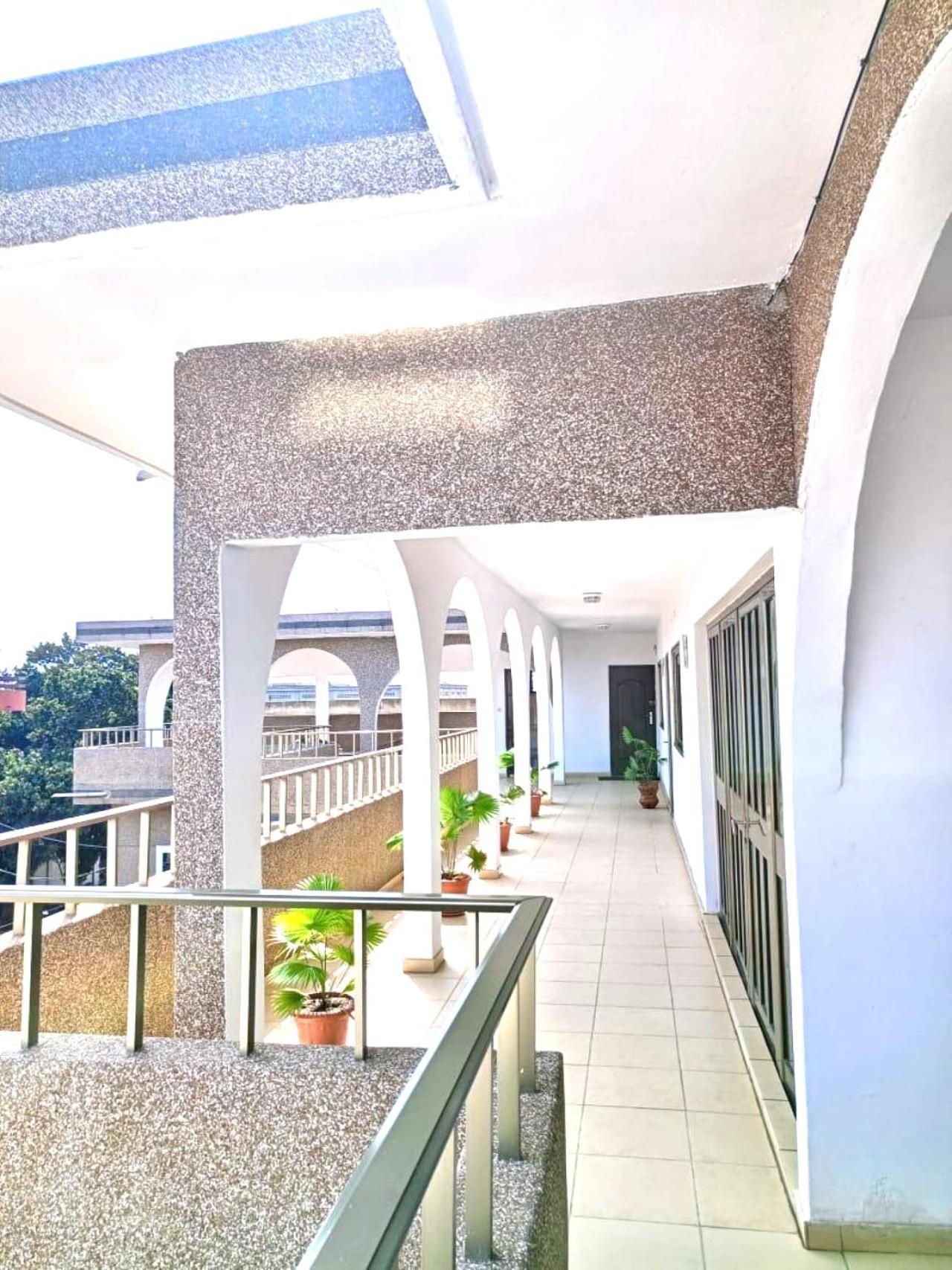 Rosalie'S Suites Lomé Eksteriør bilde